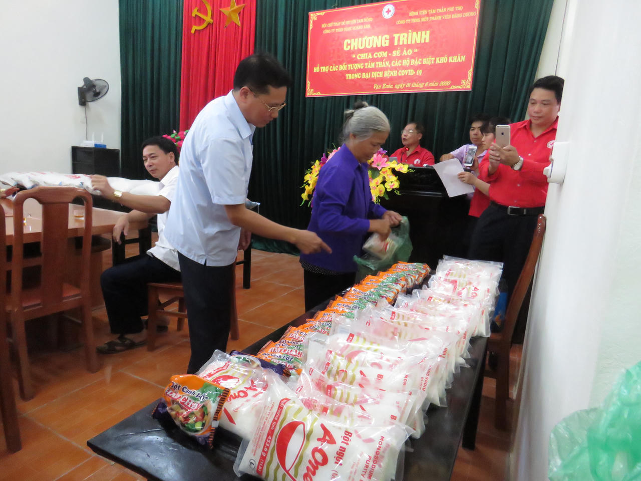 Trao tặng 5 tấn gạo cho bệnh nhân bị bệnh tâm thần trên địa bàn tỉnh Phú Thọ