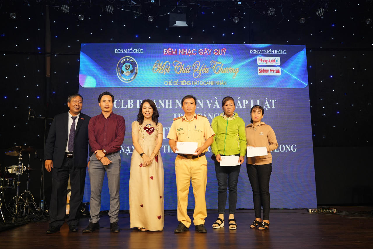 "Một chút yêu thương" - đêm nhạc gây quỹ thiện nguyện đầu tiên trao tặng cho các nạn nhân bị TNGT