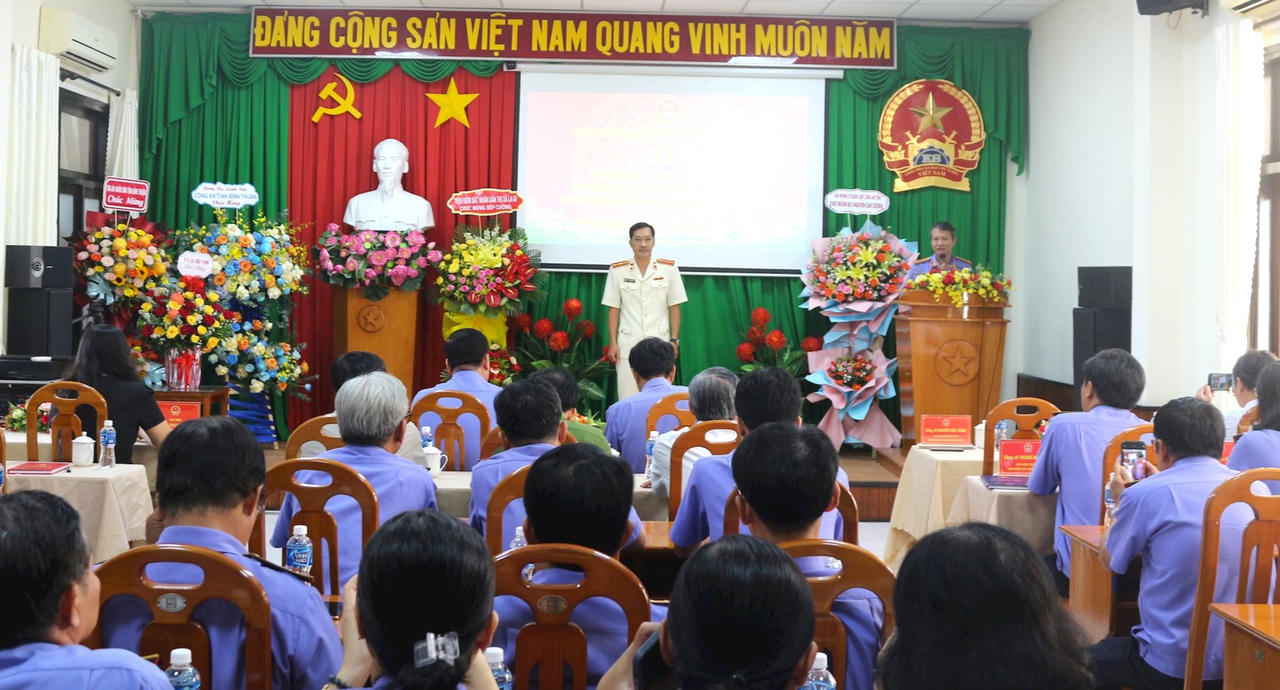 Trao quyết định bổ nhiệm Phó viện trưởng VKSND tỉnh Bình Thuận