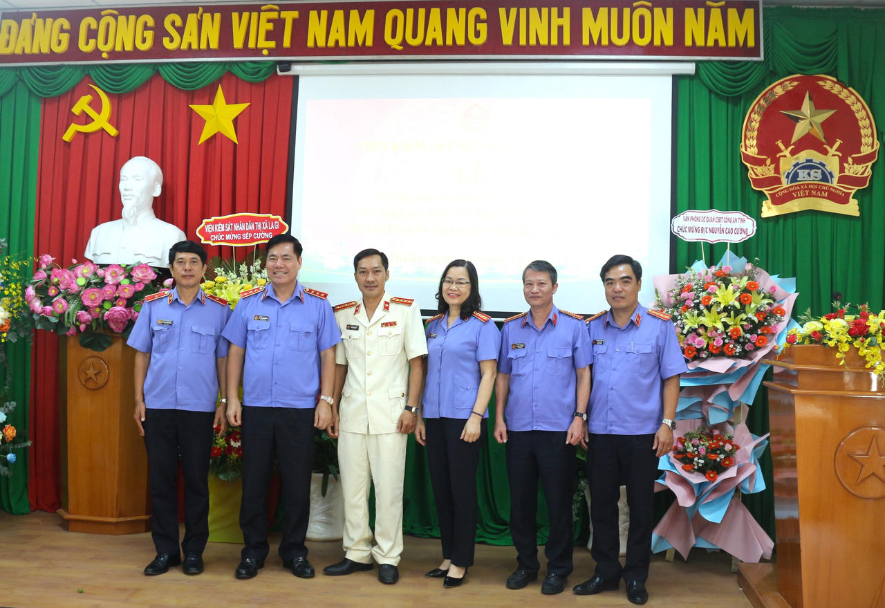 Trao quyết định bổ nhiệm Phó viện trưởng VKSND tỉnh Bình Thuận