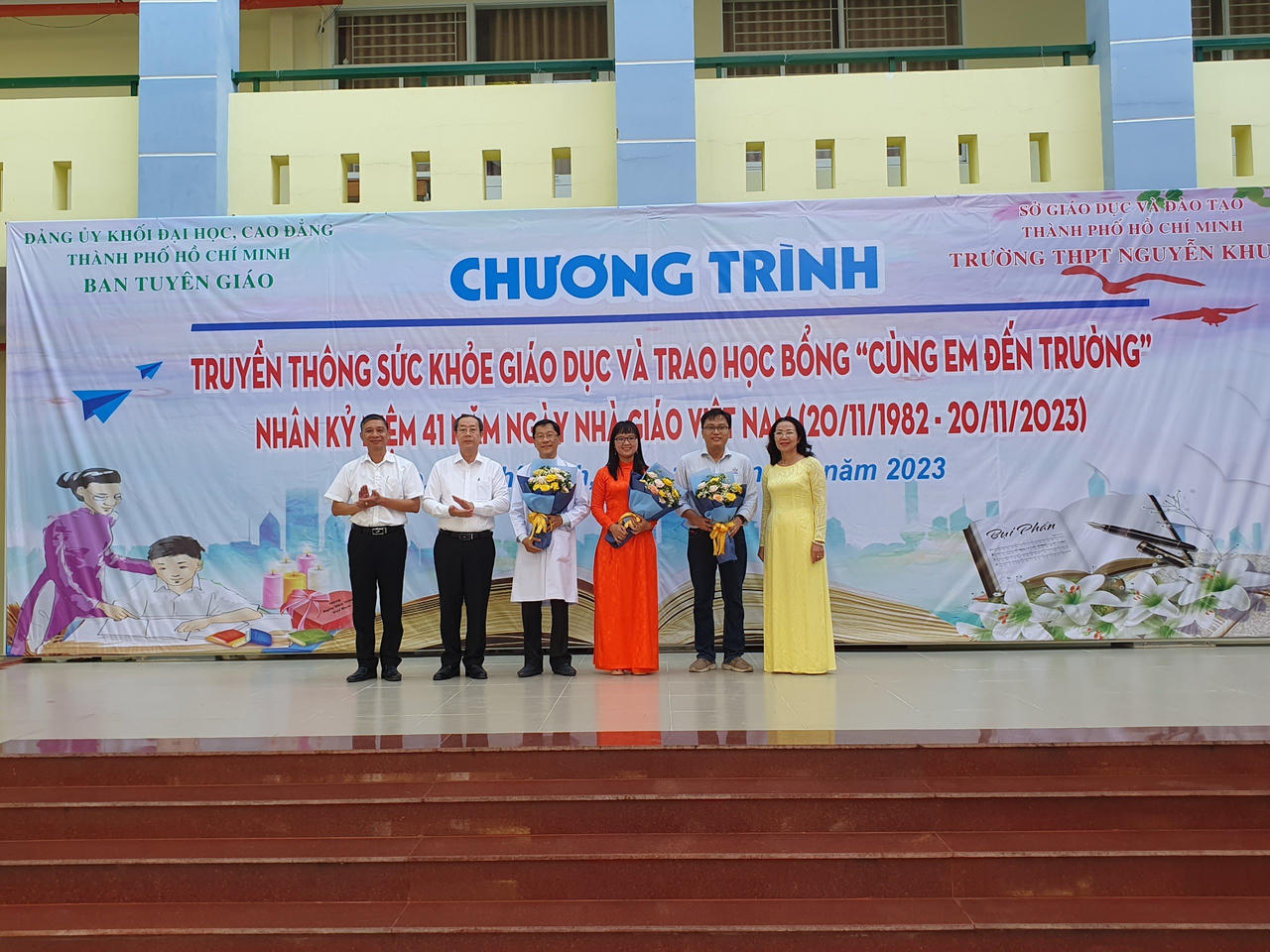 TP. HCM: Ban Tuyên giáo Đảng ủy khối Đại học, Cao đẳng trao 30 suất học bổng “Cùng em đến trường” cho học sinh có hoàn cảnh khó khăn