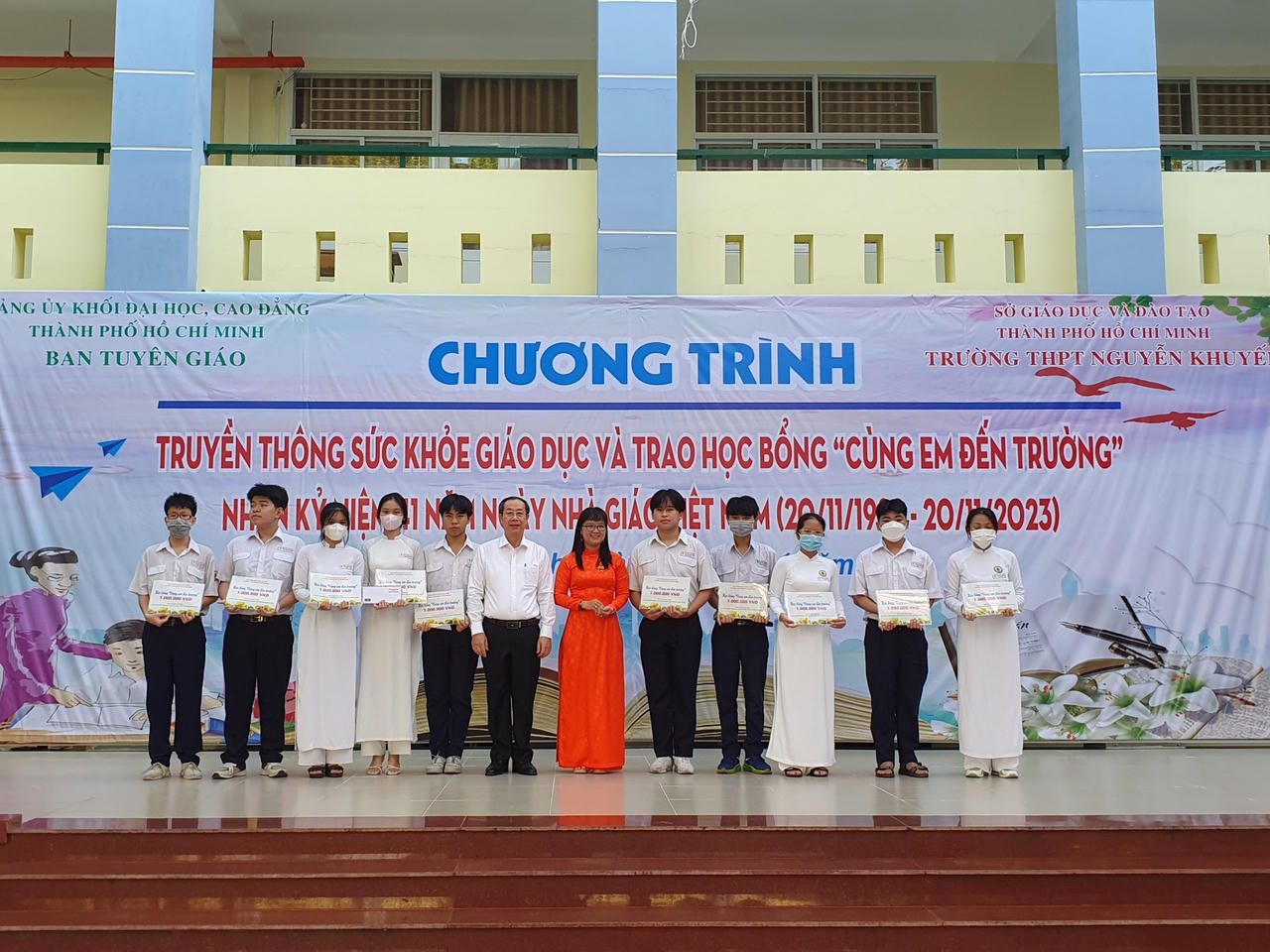 TP. HCM: Ban Tuyên giáo Đảng ủy khối Đại học, Cao đẳng trao 30 suất học bổng “Cùng em đến trường” cho học sinh có hoàn cảnh khó khăn