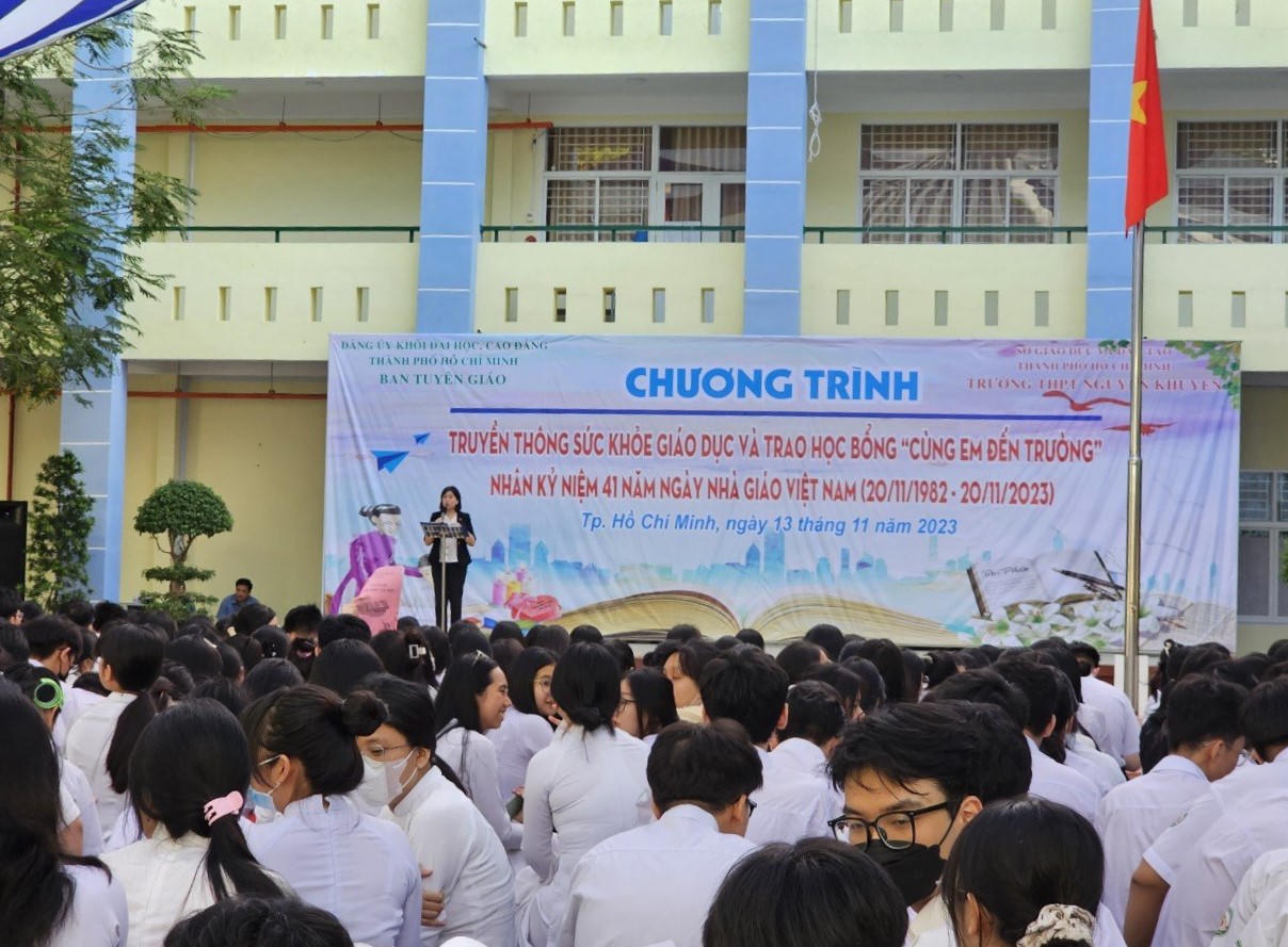 TP. HCM: Ban Tuyên giáo Đảng ủy khối Đại học, Cao đẳng trao 30 suất học bổng “Cùng em đến trường” cho học sinh có hoàn cảnh khó khăn