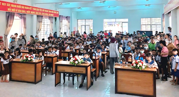 Chương trình thiện nguyện "San sẻ mùa tựu trường năm 2024"