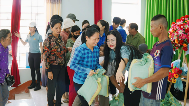 Chương trình thiện nguyện "San sẻ mùa tựu trường năm 2024"