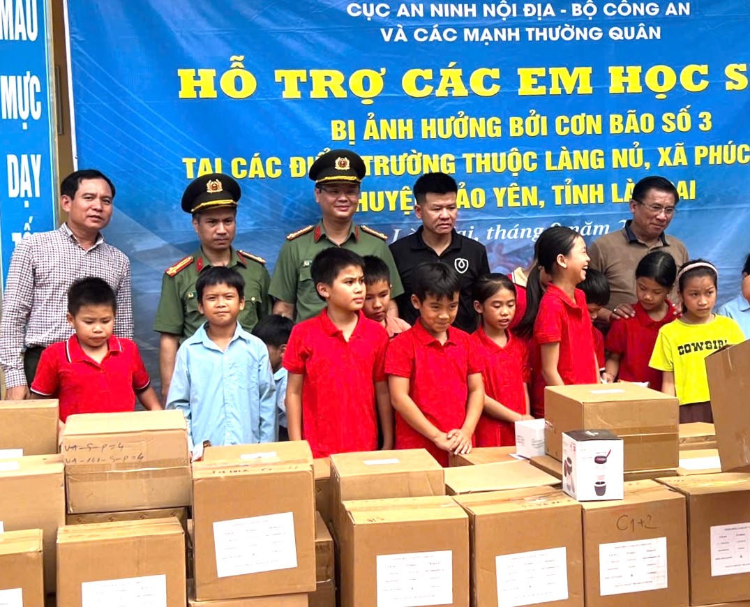 Cục An ninh nội địa, Bộ Công an trao quà cho người dân bị ảnh hưởng bão phía Bắc