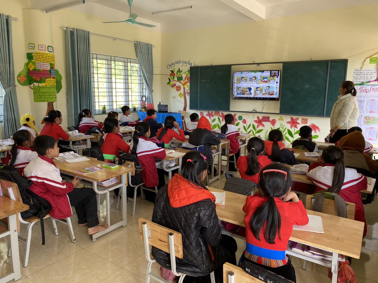 Những bước tiến vững chắc trong việc nâng cao trình độ giáo dục, phổ biến pháp luật cho đồng bào dân tộc thiểu số và miền núi ở Tân Lạc