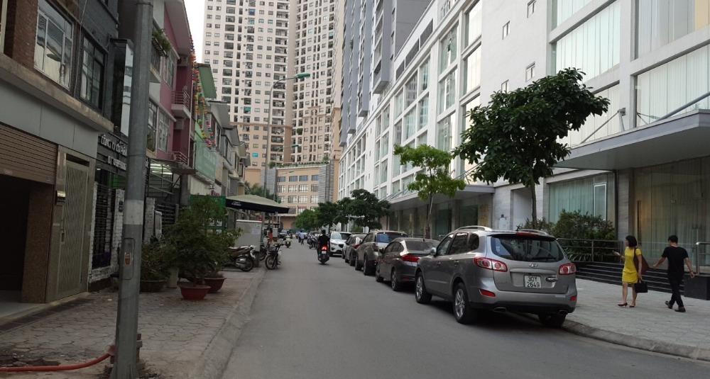 Hà Nội: Ban quản lý tòa nhà Bắc Hà Tower thay chính quyền xử phạt xe đỗ dưới lề đường?