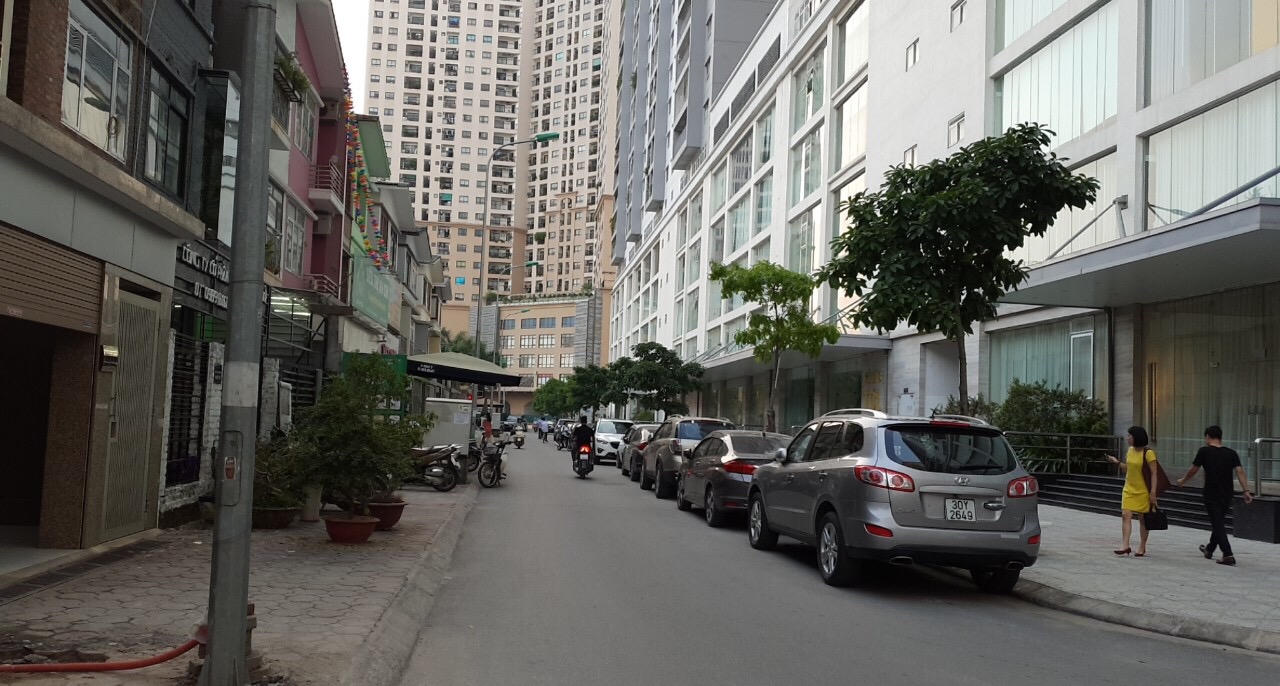 Tiếp vụ “Ban quản lý tòa nhà Bắc Hà Tower thay UBND phường xử phạt xe đỗ dưới lề đường” sẽ bị xử lý ra sao?