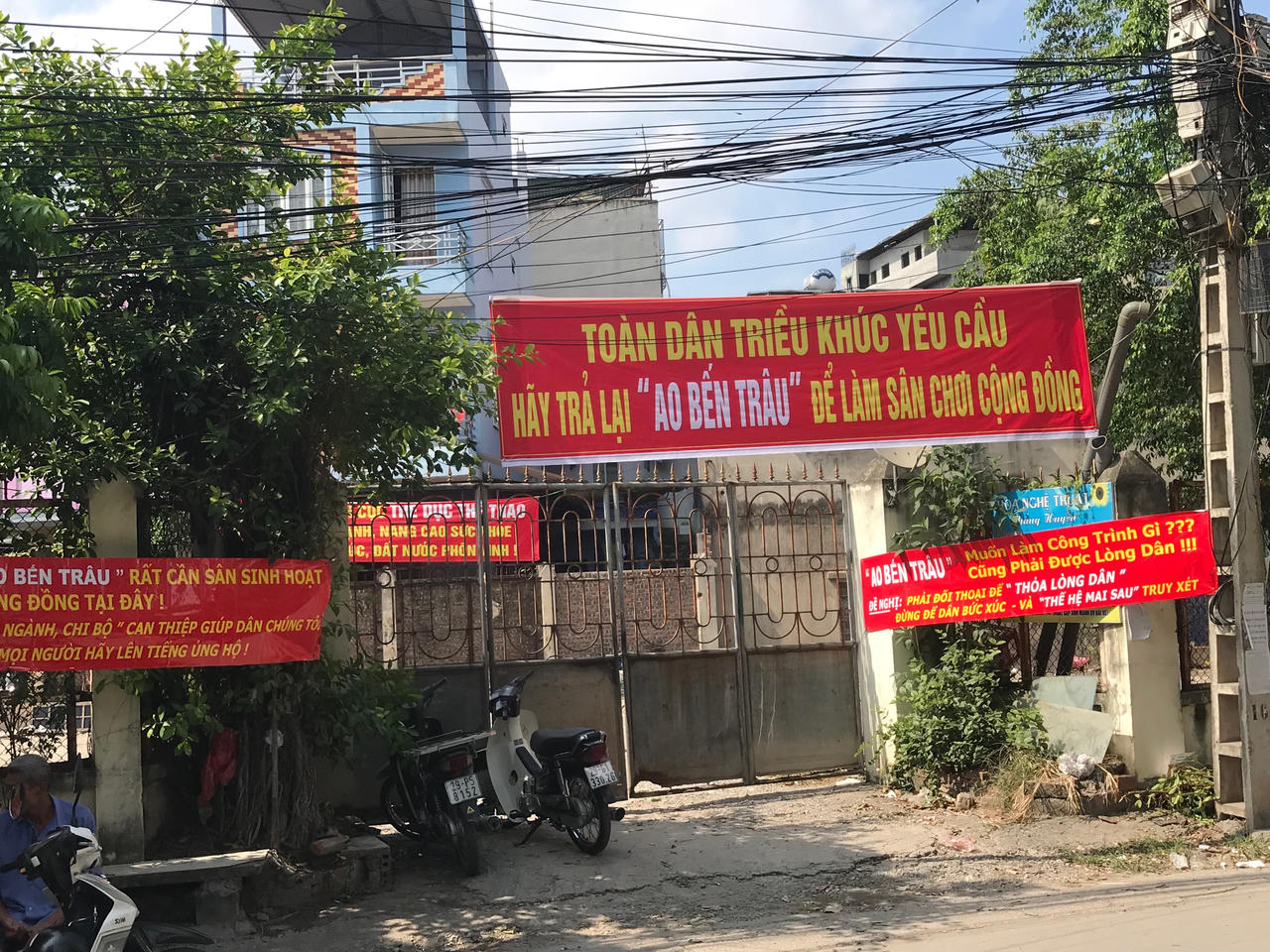 Thanh Trì (Hà Nội): Vì sao người dân phản đối xây dựng bãi đỗ xe ở xóm chùa Triều Khúc?
