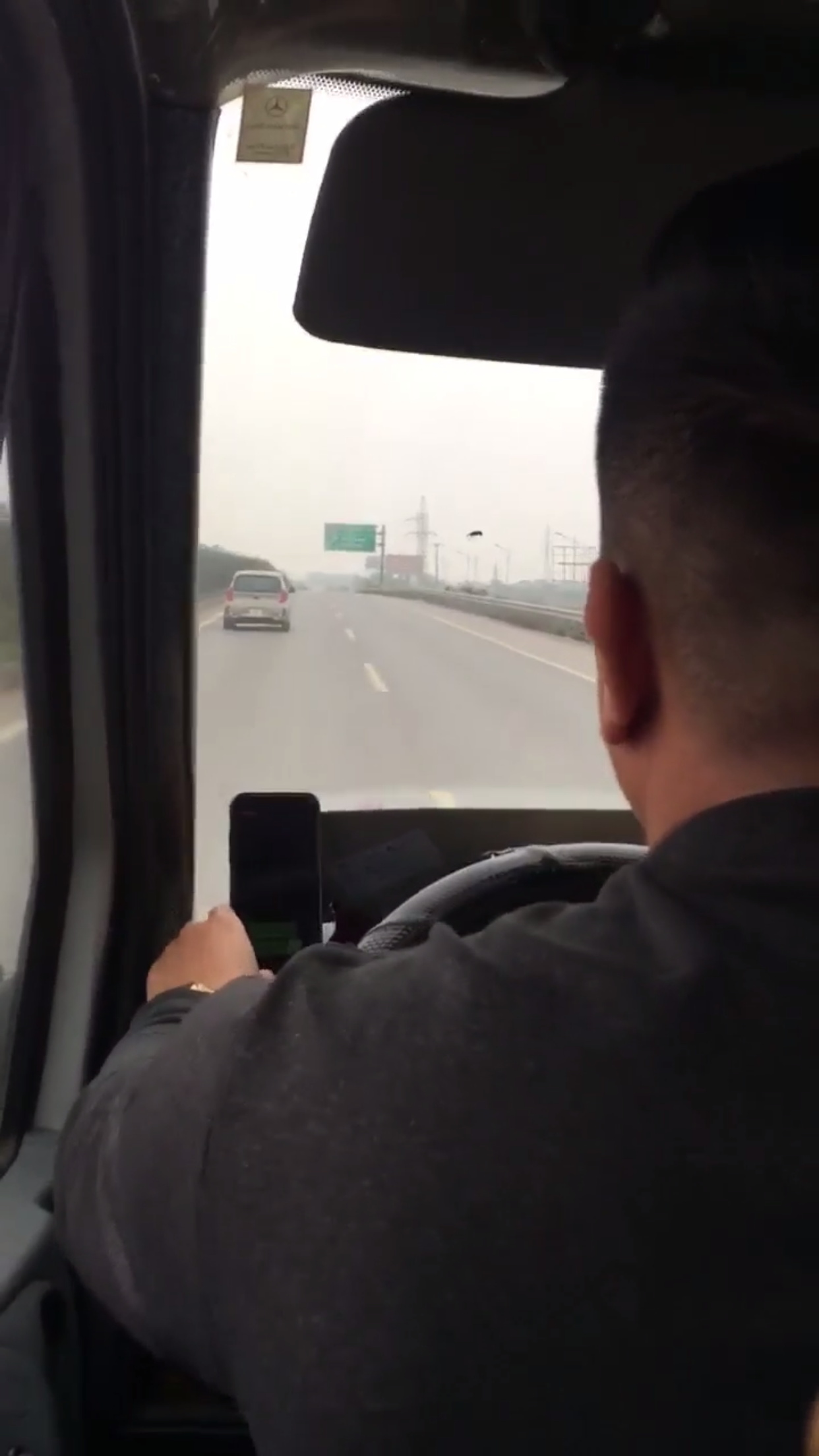 Tài xế nhà xe Tít Xù bị tước GPLX vì đón khách tại vị trí cấm 