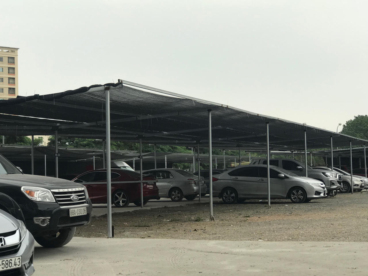 Hà Nội: Lãnh đạo phường Cổ Nhuế 2 “thao túng” cho bãi xe xây dựng, hoạt động trái phép?