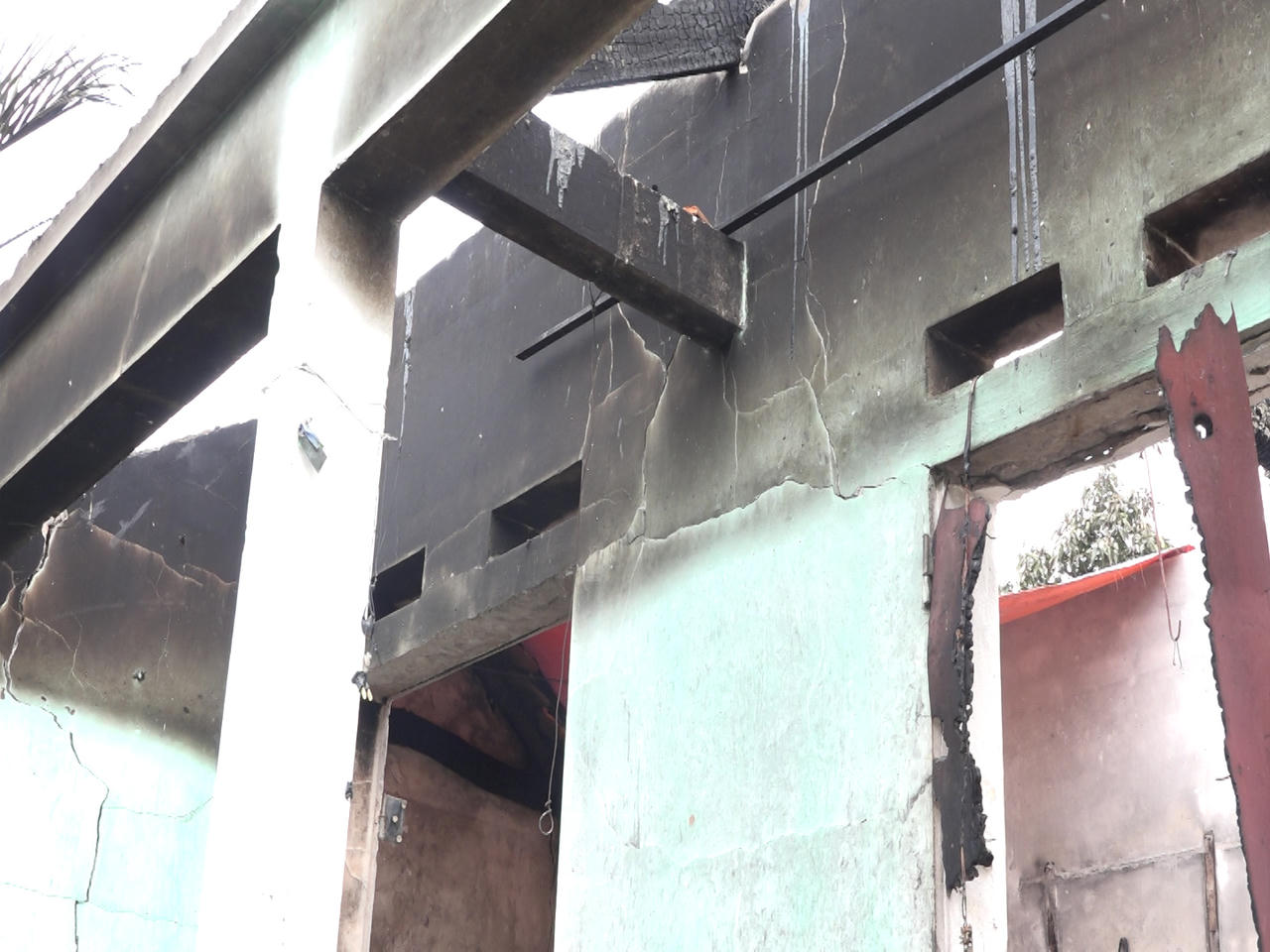 Cơ quan CSĐT đang làm rõ vụ cháy nhà có dấu hiệu bất thường, khiến một người tử vong