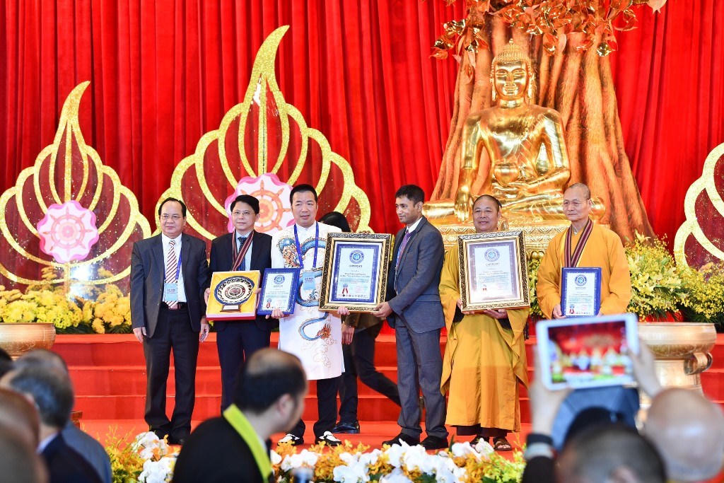 Chủ tịch Tập đoàn Hanaka được trao Kỷ lục thế giới tại Vesak 2019