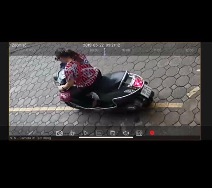 Hà Nội: Đang điều tra U60 giả trang khách hàng để trộm cắp tài sản tại các cửa hàng