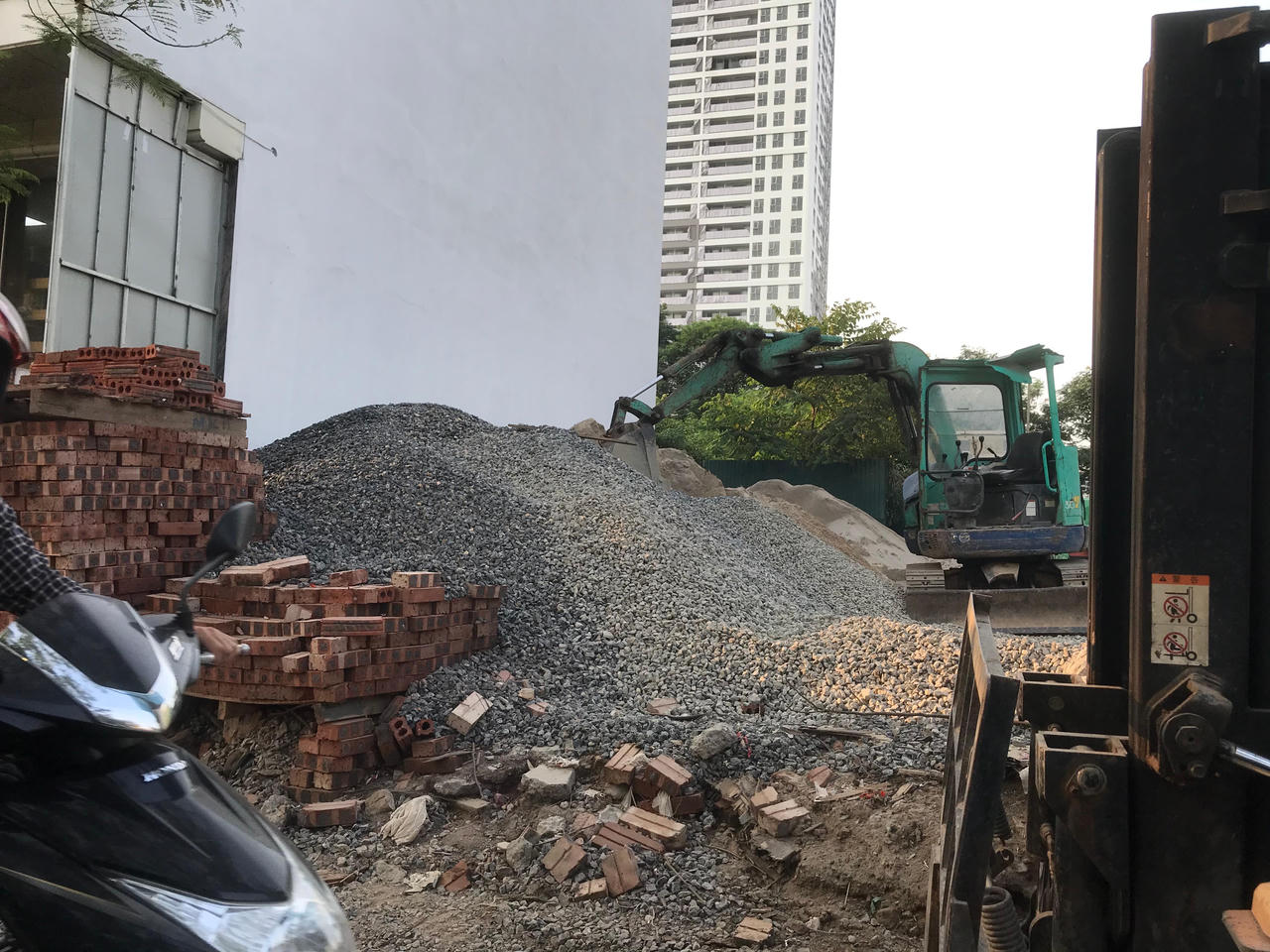 Hà nội: Có dấu hiệu "bảo kê" cho doanh nghiệp tập kết vật liệu xây dựng trên đất công