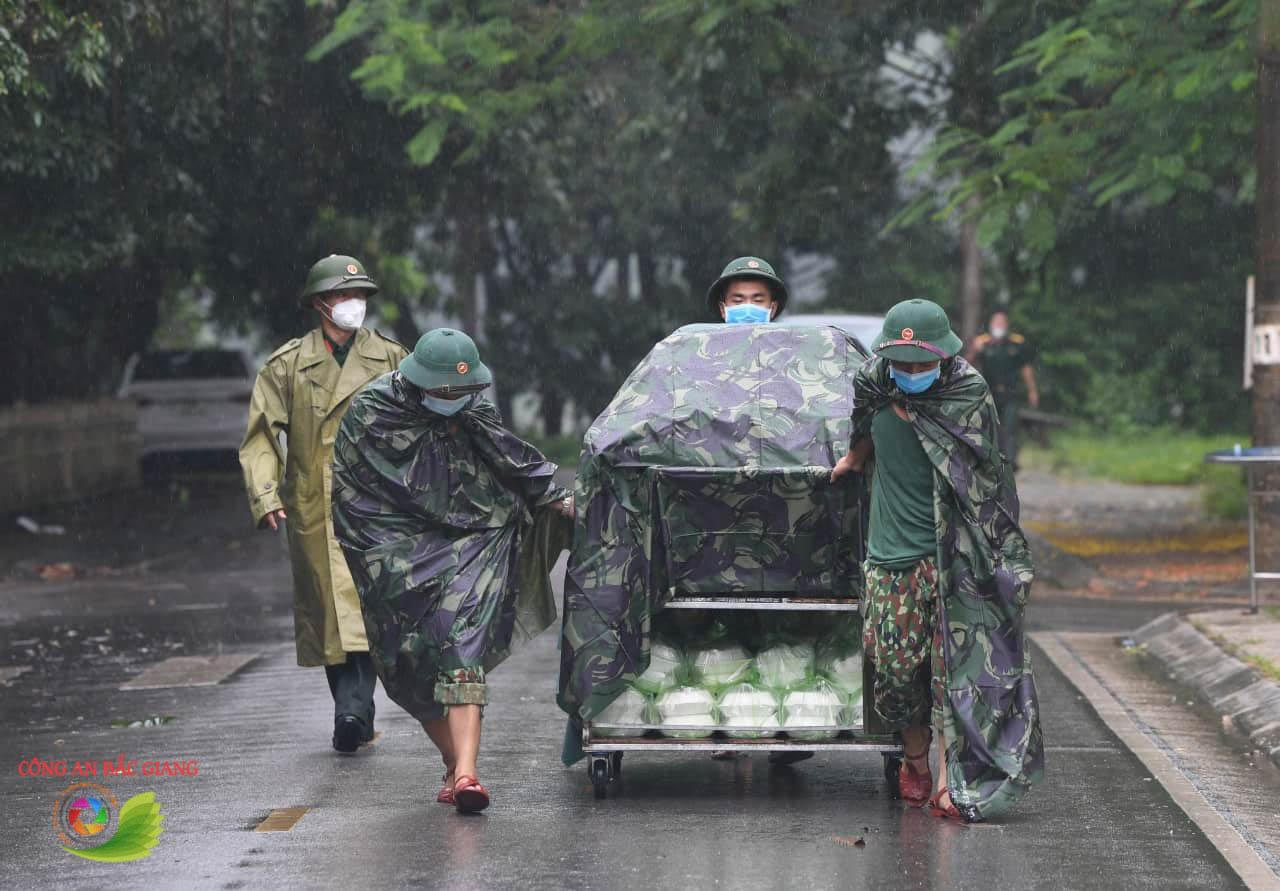 Những phóng viên không chuyên trên ‘chiến trường’ chống dịch COVID - 19 tại Bắc Giang