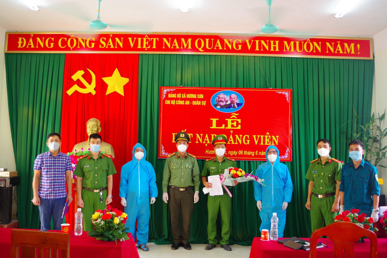 Công an Lạng Giang thực hiện xuất sắc 'nhiệm vụ kép' vừa chống dịch, vừa đảm bảo an ninh trật tự