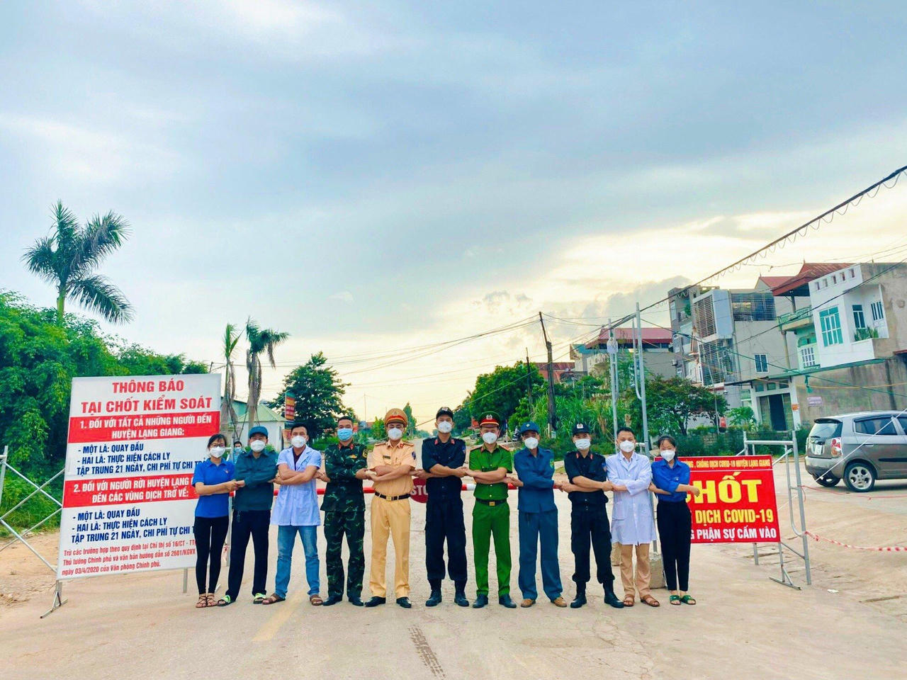 Công an Lạng Giang thực hiện xuất sắc 'nhiệm vụ kép' vừa chống dịch, vừa đảm bảo an ninh trật tự