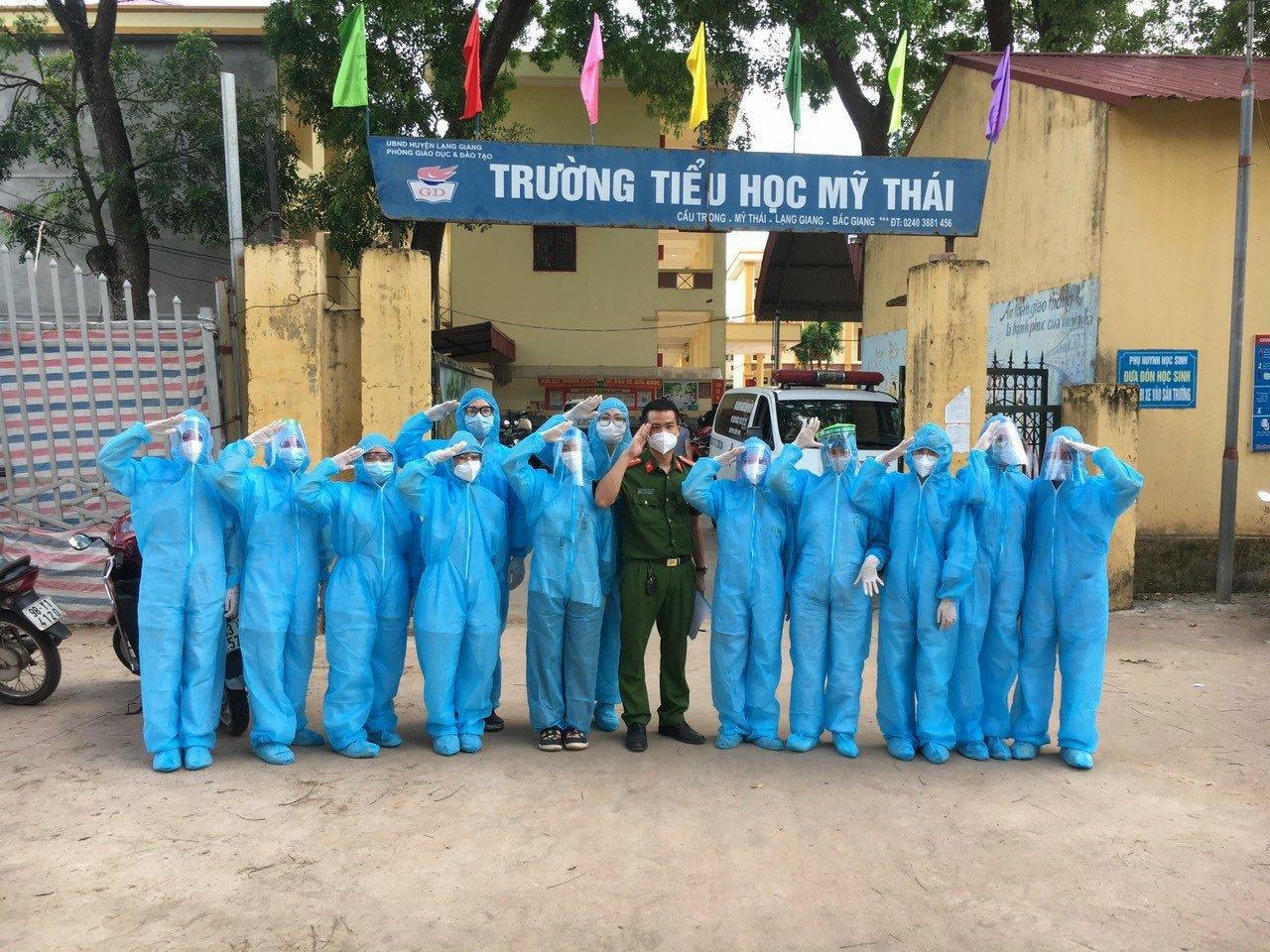 Công an Lạng Giang thực hiện xuất sắc 'nhiệm vụ kép' vừa chống dịch, vừa đảm bảo an ninh trật tự