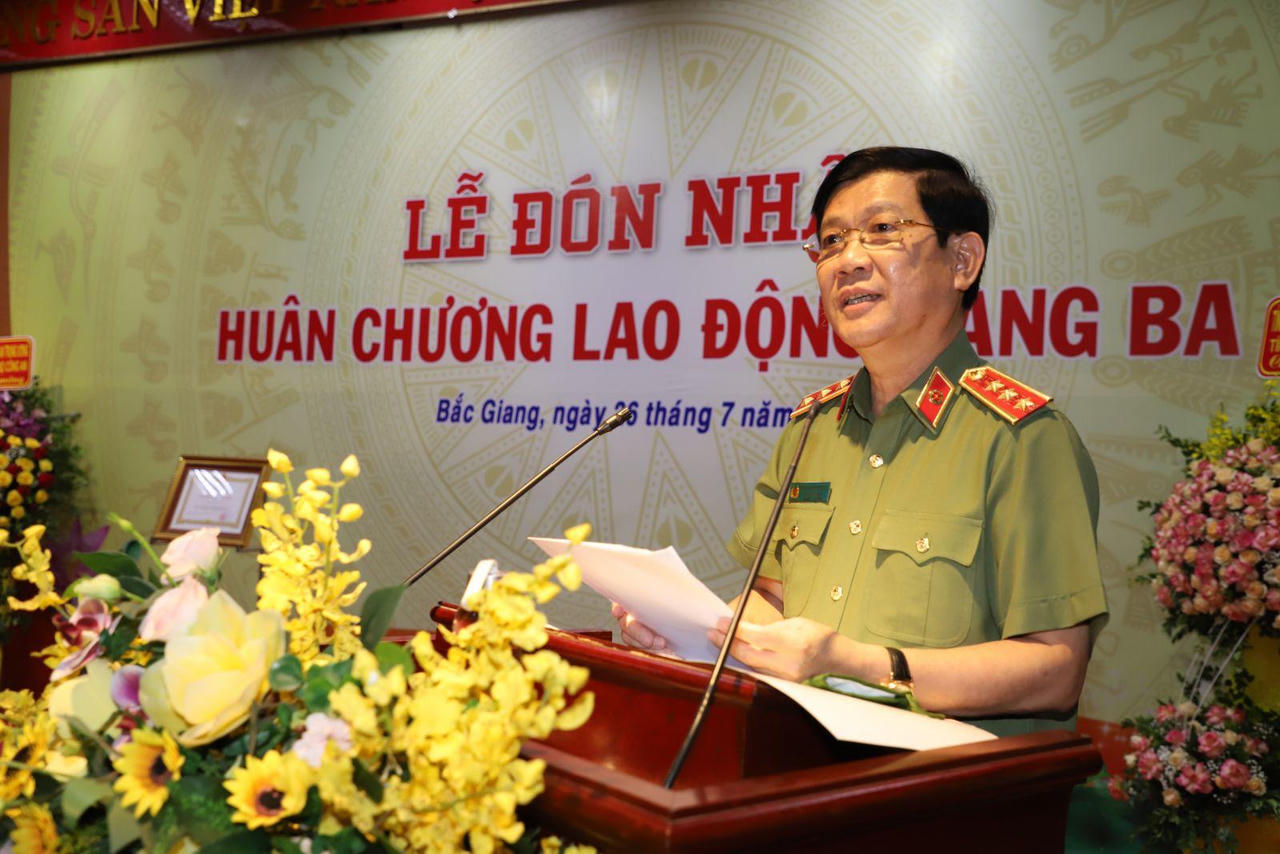 Công an tỉnh Bắc Giang đón nhận Huân chương lao động hạng Ba