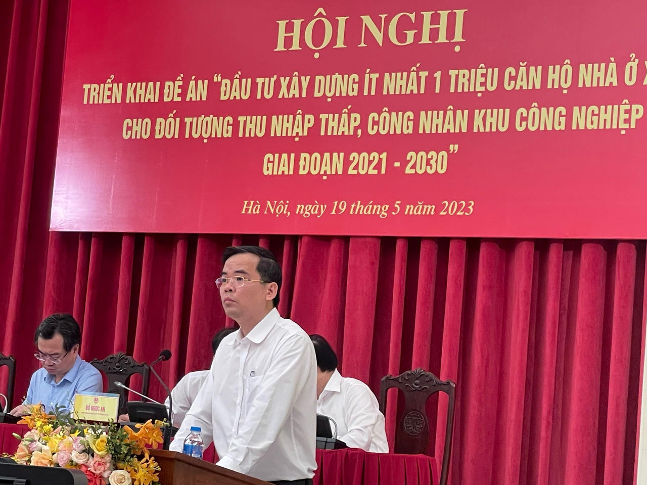 Vì sao gói vay 120.000 tỷ đồng cho nhà ở xã hội vẫn bị "tắc" sau hơn 1 tháng triển khai?