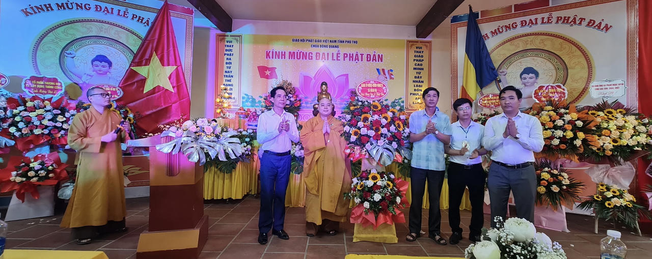 Đông đảo tăng ni, phật tử và người dân tới dự mừng Đại lễ Phật Đản 2023 tại chùa Đông Quang (Phú Thọ)