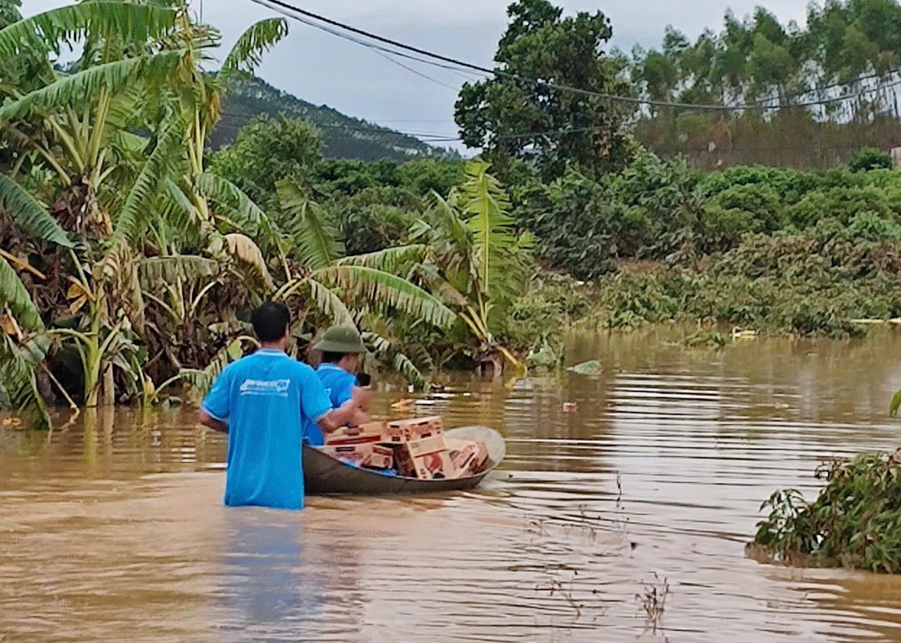 Công an Lục Nam kịp thời hỗ trợ người dân ứng phó, khắc phục hậu quả bão số 3