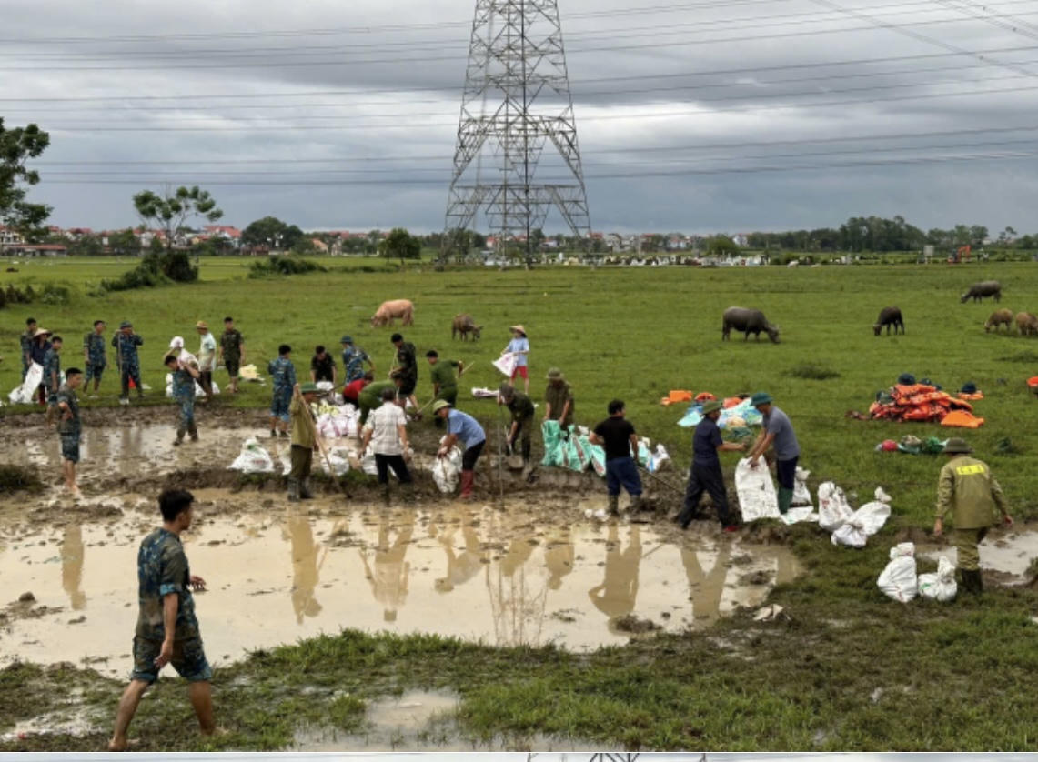 Công an Bắc Giang 'sát cánh' cùng người dân khắc phục hậu quả bão, lũ 