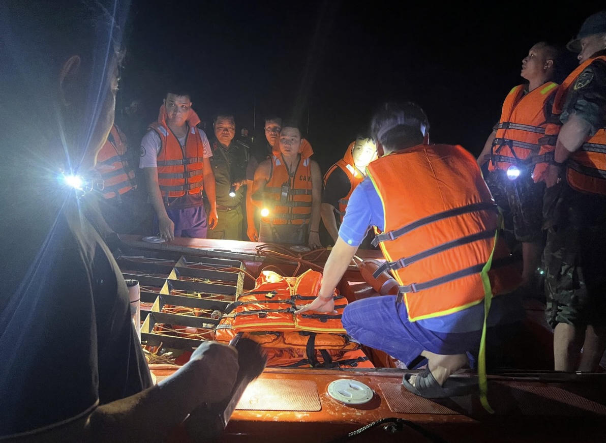 Công an Bắc Giang 'sát cánh' cùng người dân khắc phục hậu quả bão, lũ 
