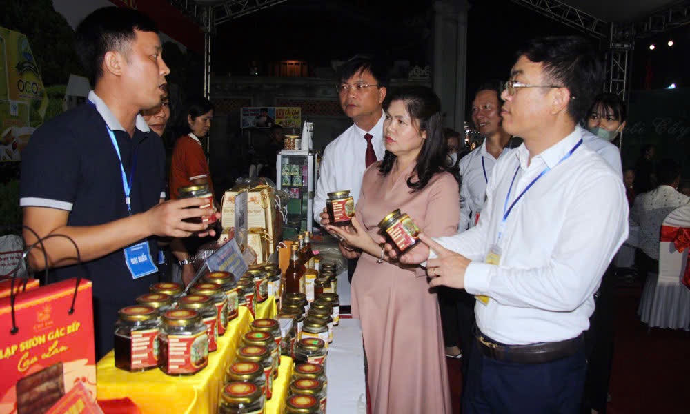 Khai mạc lễ hội xúc tiến tiêu thụ gà đồi, các sản phẩm OCOP tại huyện Yên Thế (Bắc Giang)