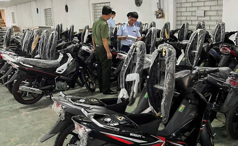 Làm giả tài liệu, lừa dối khách hàng, 7 bị cáo lĩnh án