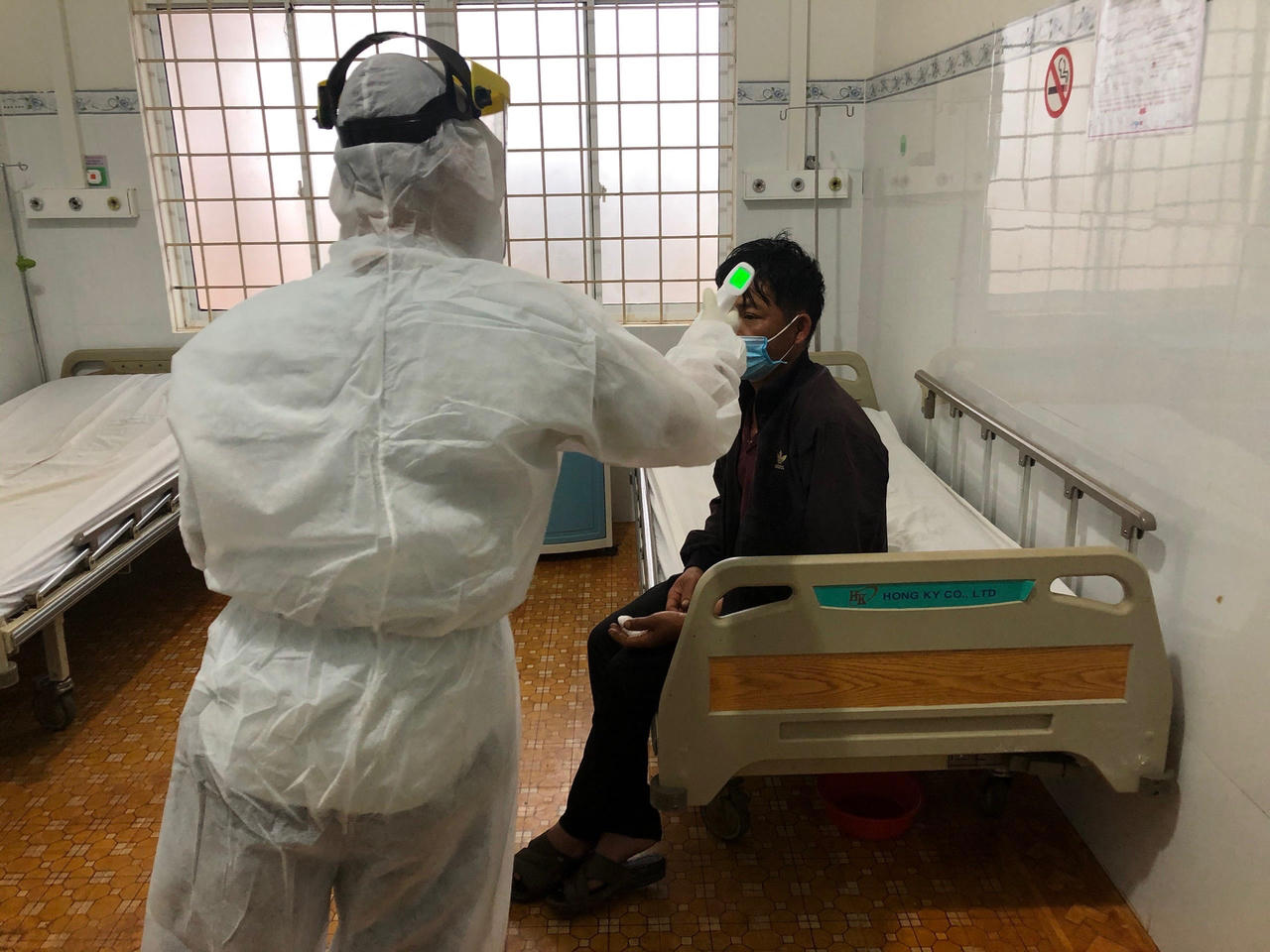 Trung tâm Y tế huyện Đắk Song quyết liệt trong công tác phòng chống dịch COVID-19 