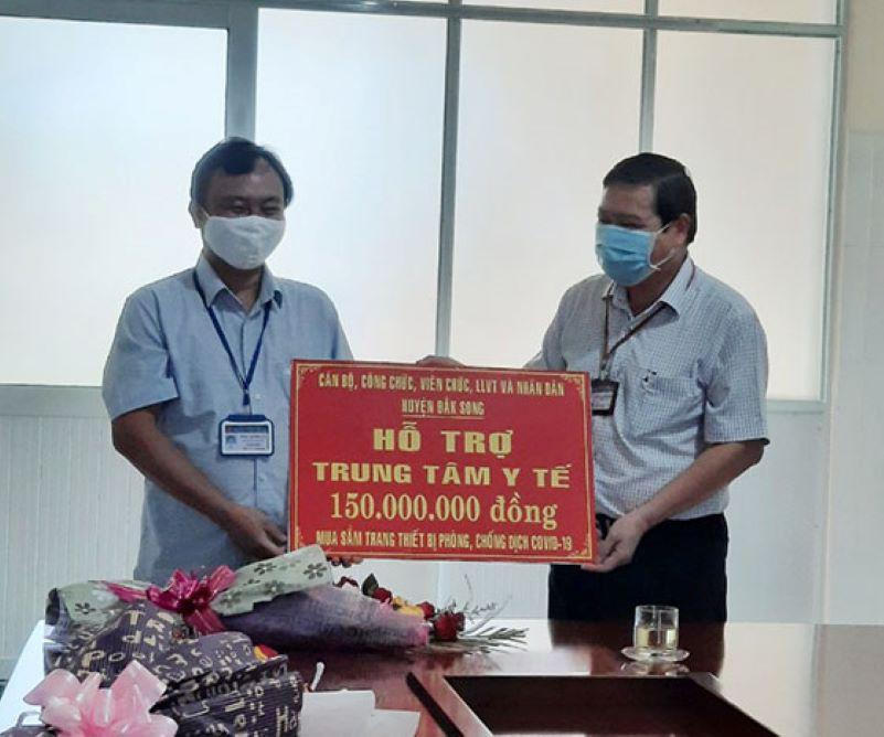 Trung tâm Y tế huyện Đắk Song quyết liệt trong công tác phòng chống dịch COVID-19 