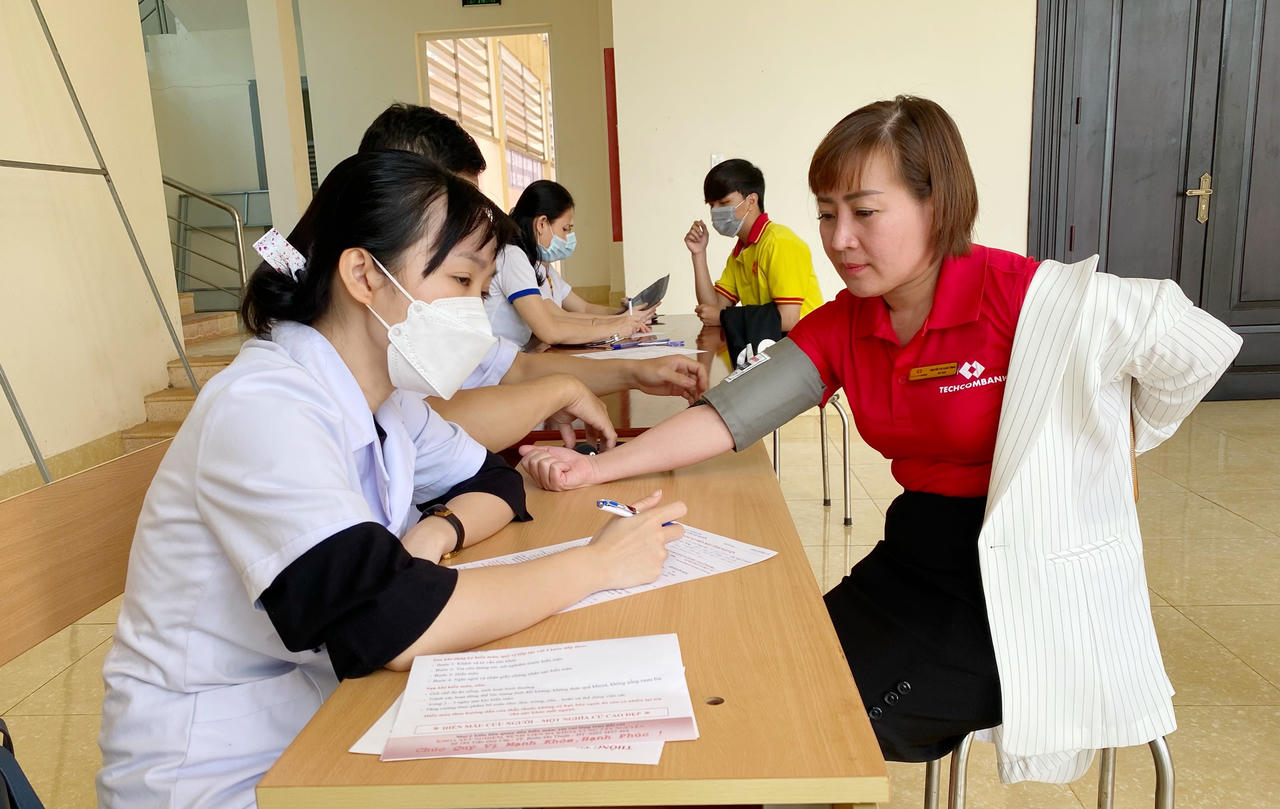 Những giọt máu hồng từ tấm lòng