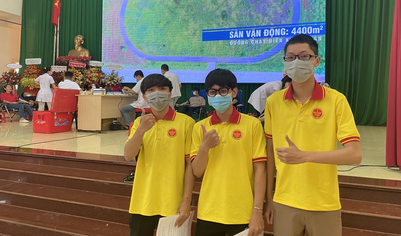 Những giọt máu hồng từ tấm lòng