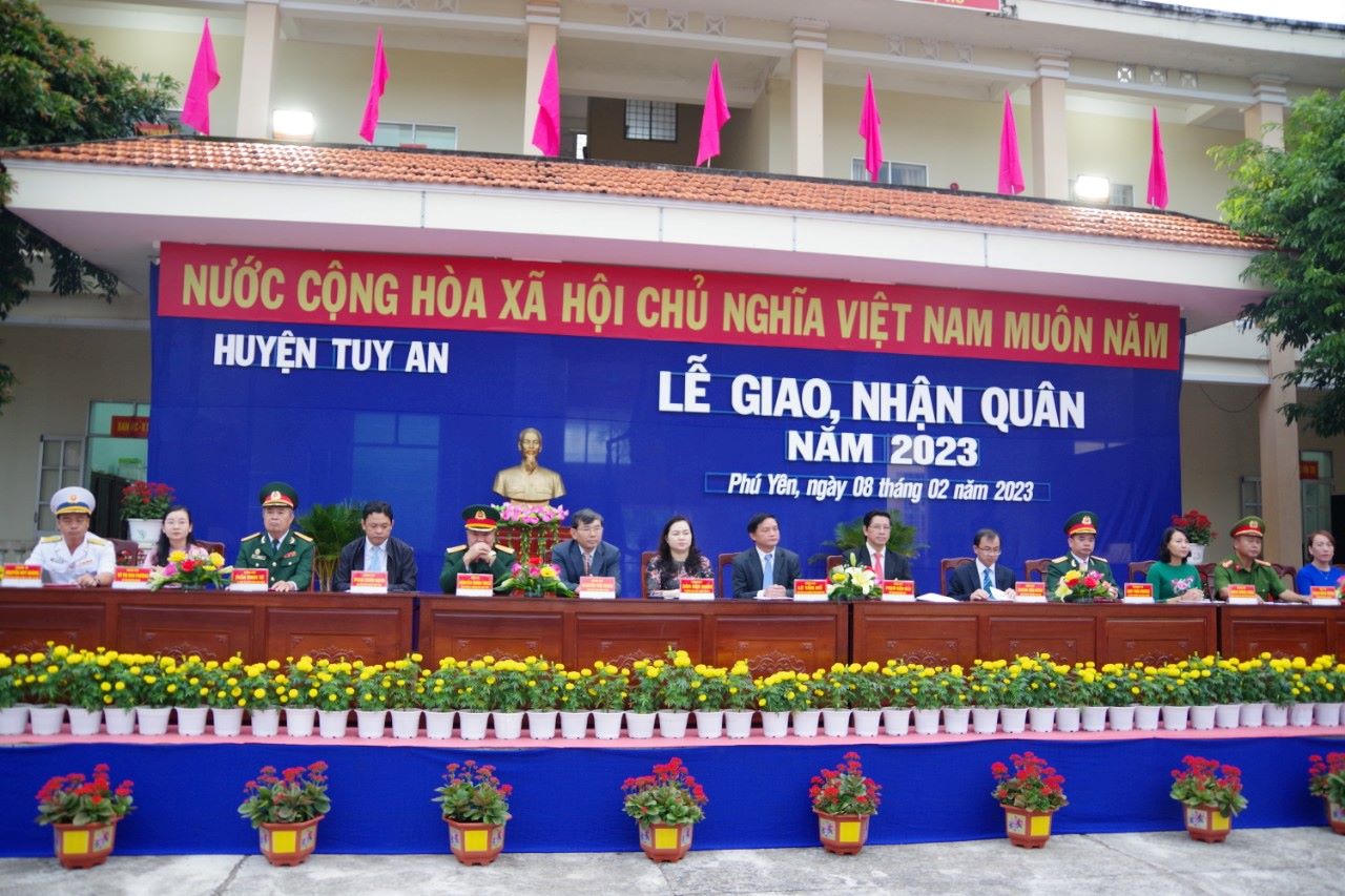 Hàng ngàn thanh niên Duyên hải Nam Trung bộ hăng hái lên đường nhập ngũ