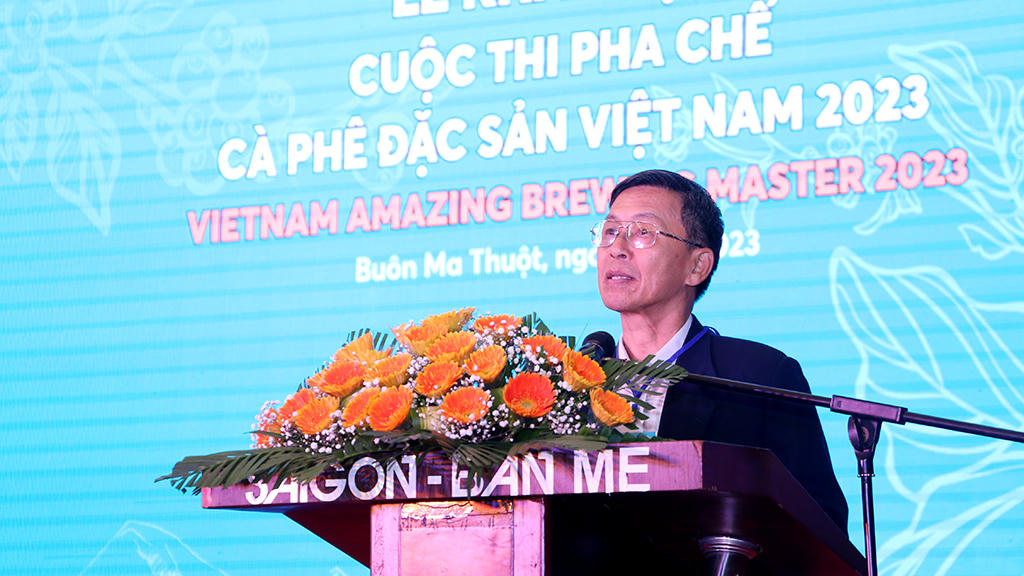 Tranh tài tại cuộc thi pha chế cà phê đặc sản Việt Nam 2023