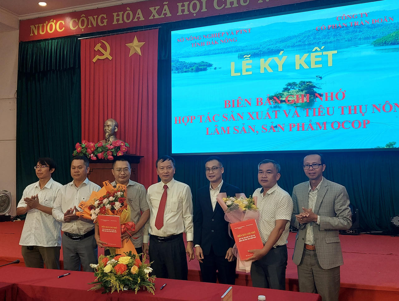 Caravan Báo Pháp luật Việt Nam - Cầu nối giữa doanh nghiệp và địa phương trong phát triển kinh tế xã hội 