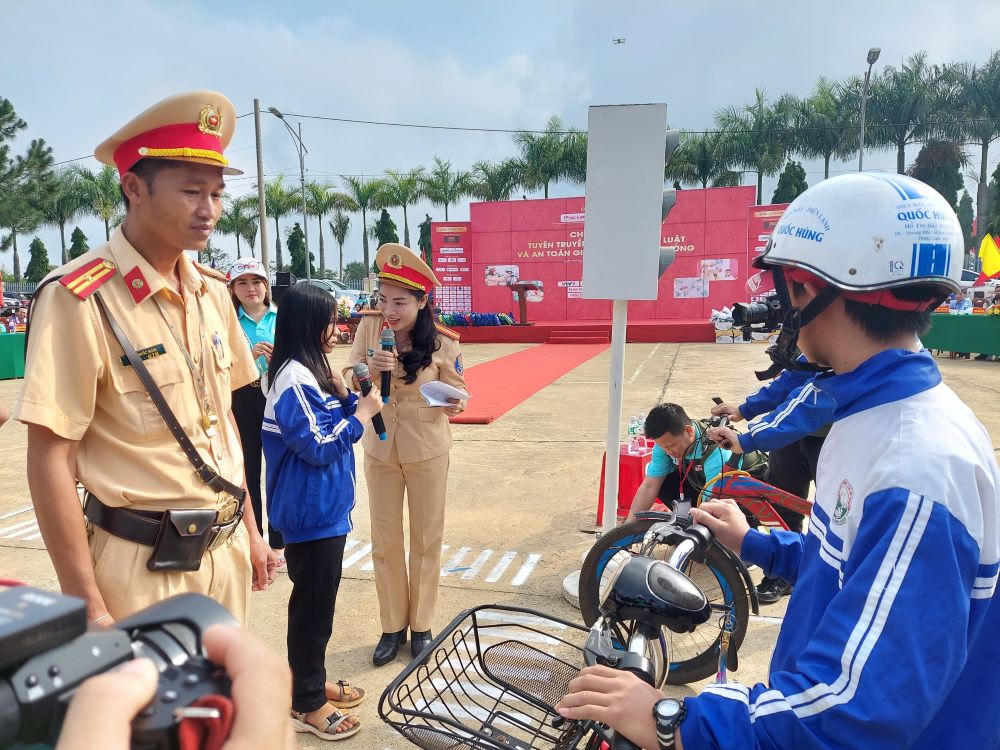 Báo Pháp luật Việt Nam tổ chức Đoàn caravan Tuyên truyền phổ biến pháp luật và An toàn giao thông tại Đắk Nông