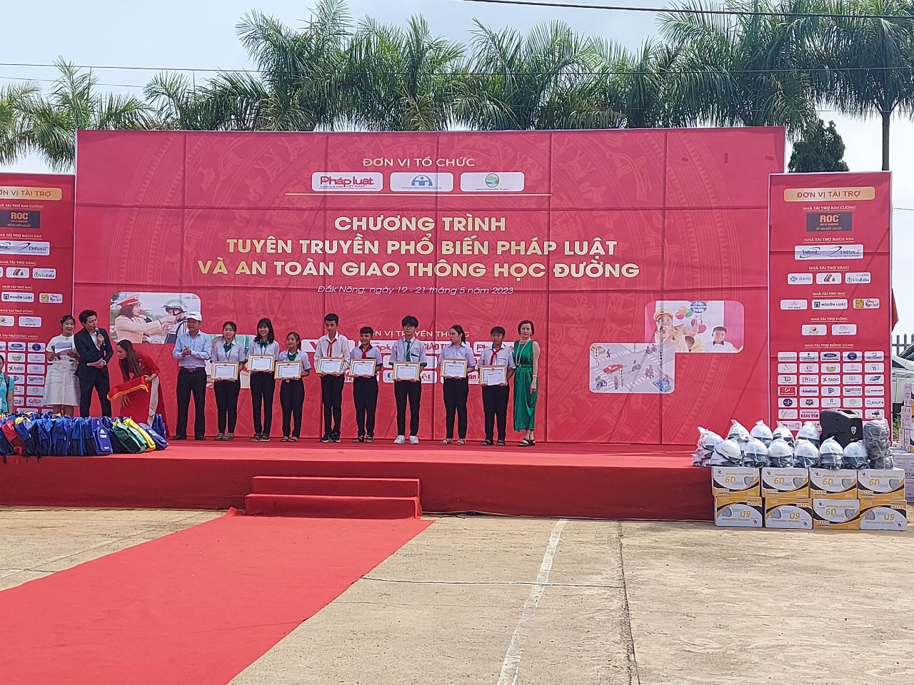 Báo Pháp luật Việt Nam tổ chức Đoàn caravan Tuyên truyền phổ biến pháp luật và An toàn giao thông tại Đắk Nông