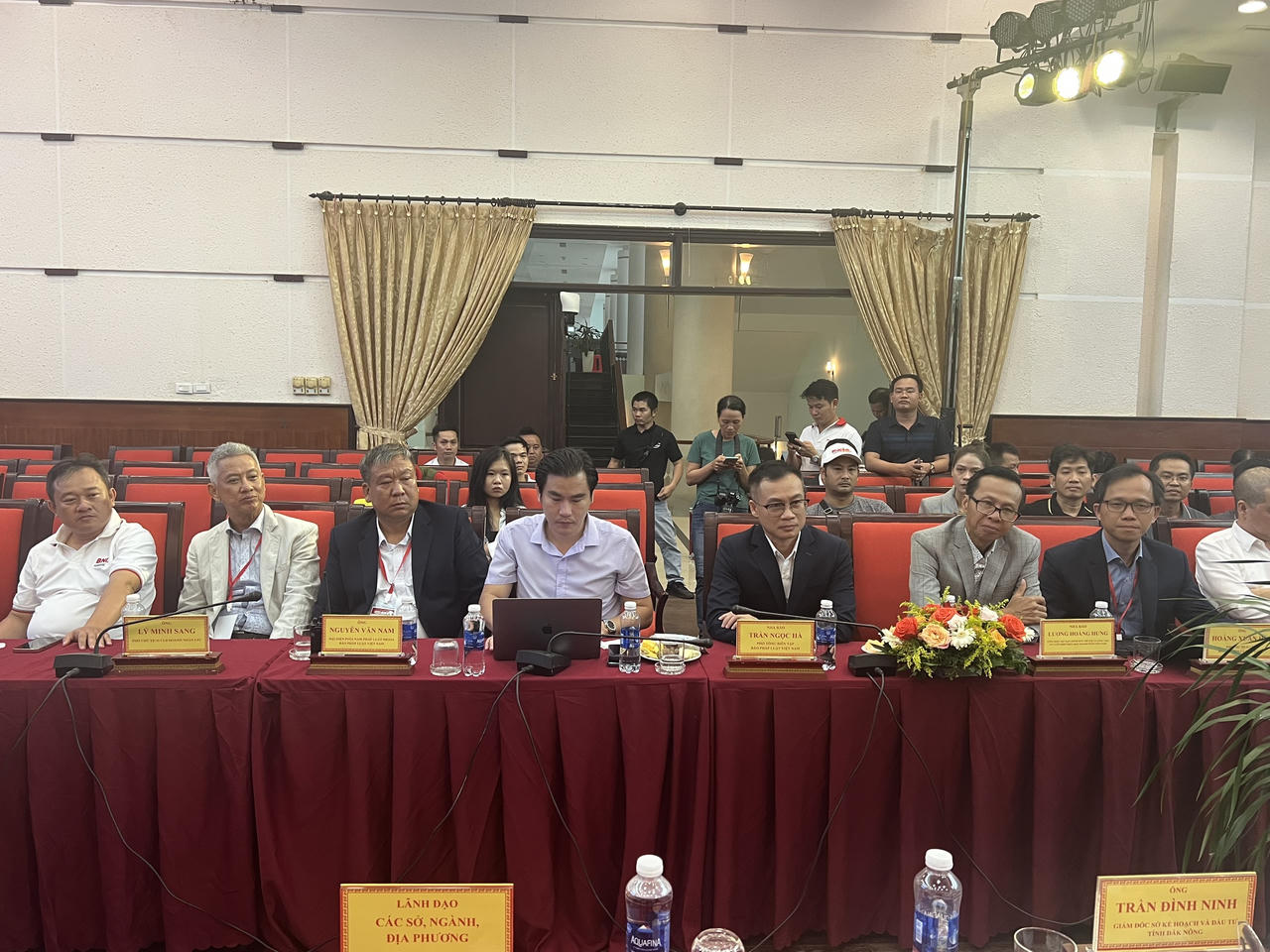 Caravan Báo Pháp luật Việt Nam - Cầu nối giữa doanh nghiệp và địa phương trong phát triển kinh tế xã hội 