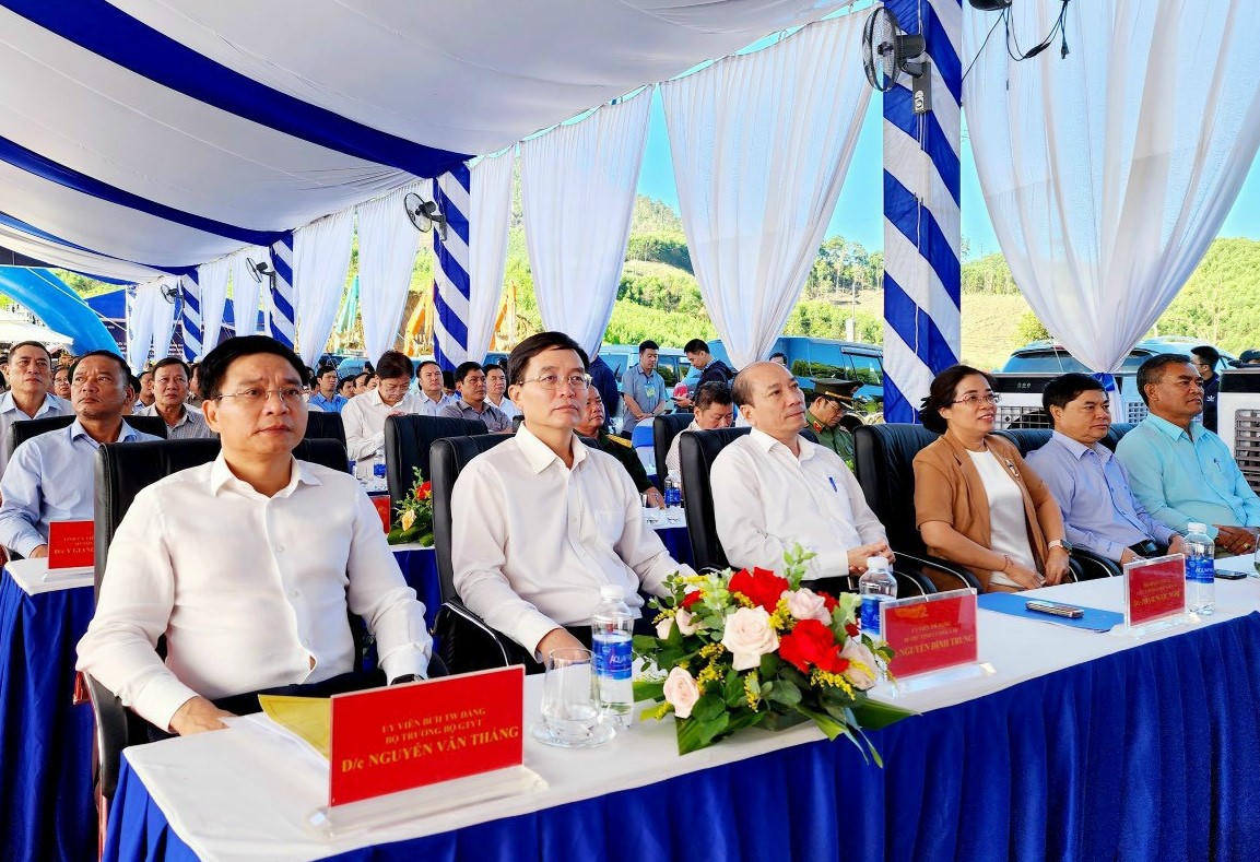 Ấn nút khởi công Dự án xây dựng đường bộ cao tốc Khánh Hòa - Buôn Ma Thuột