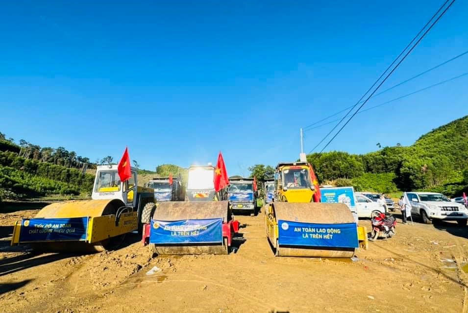 Ấn nút khởi công Dự án xây dựng đường bộ cao tốc Khánh Hòa - Buôn Ma Thuột