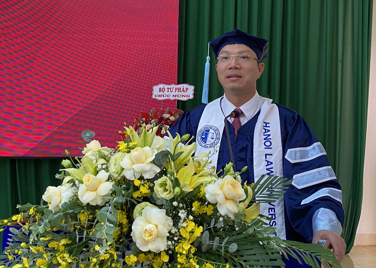 Trường Đại học Luật Hà Nội trao 51 bằng cử nhân chính quy đầu tiên tại Đắk Lắk