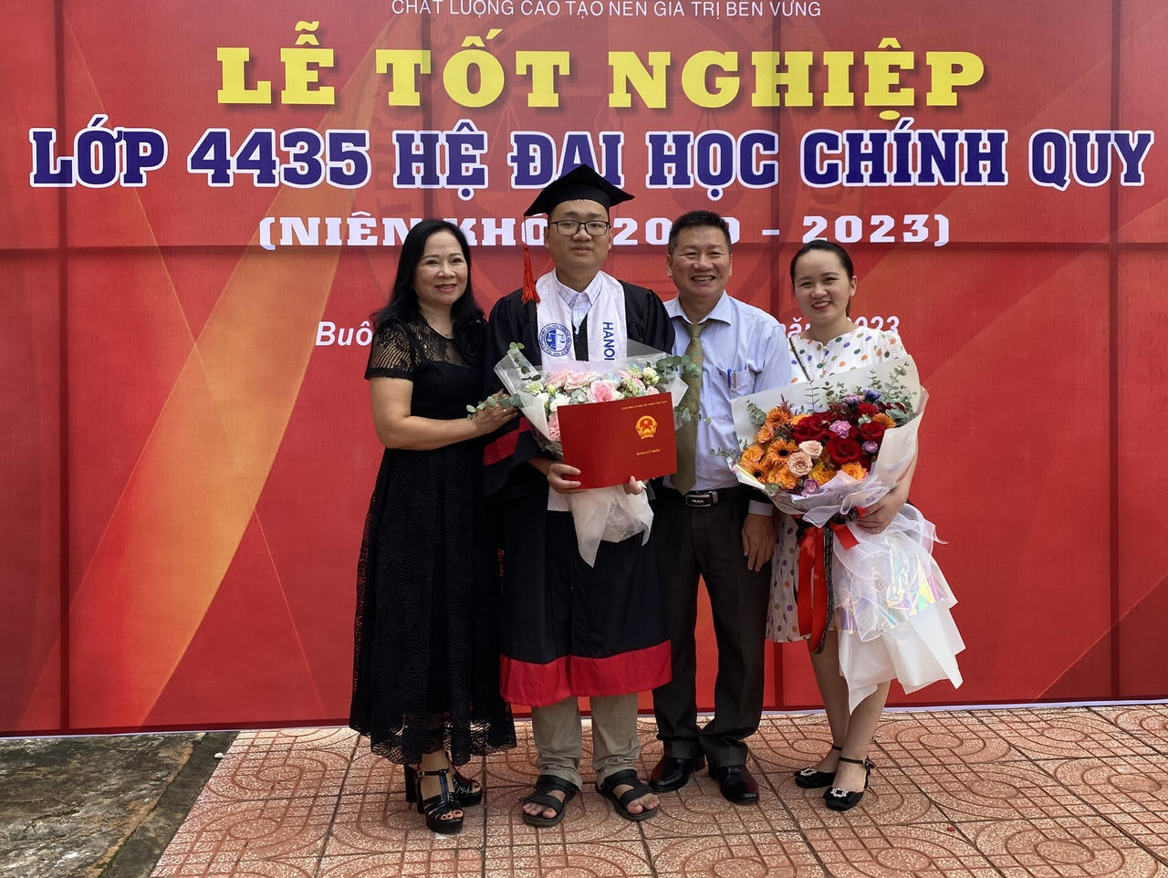Trường Đại học Luật Hà Nội trao 51 bằng cử nhân chính quy đầu tiên tại Đắk Lắk