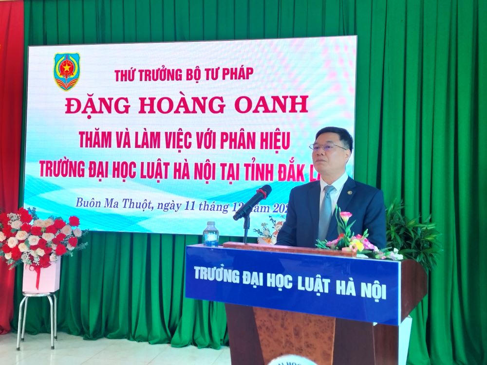 Thứ trưởng Bộ Tư pháp Đặng Hoàng Oanh thăm và làm việc với Phân hiệu Trường Đại học Luật Hà Nội tại Đắk Lắk 