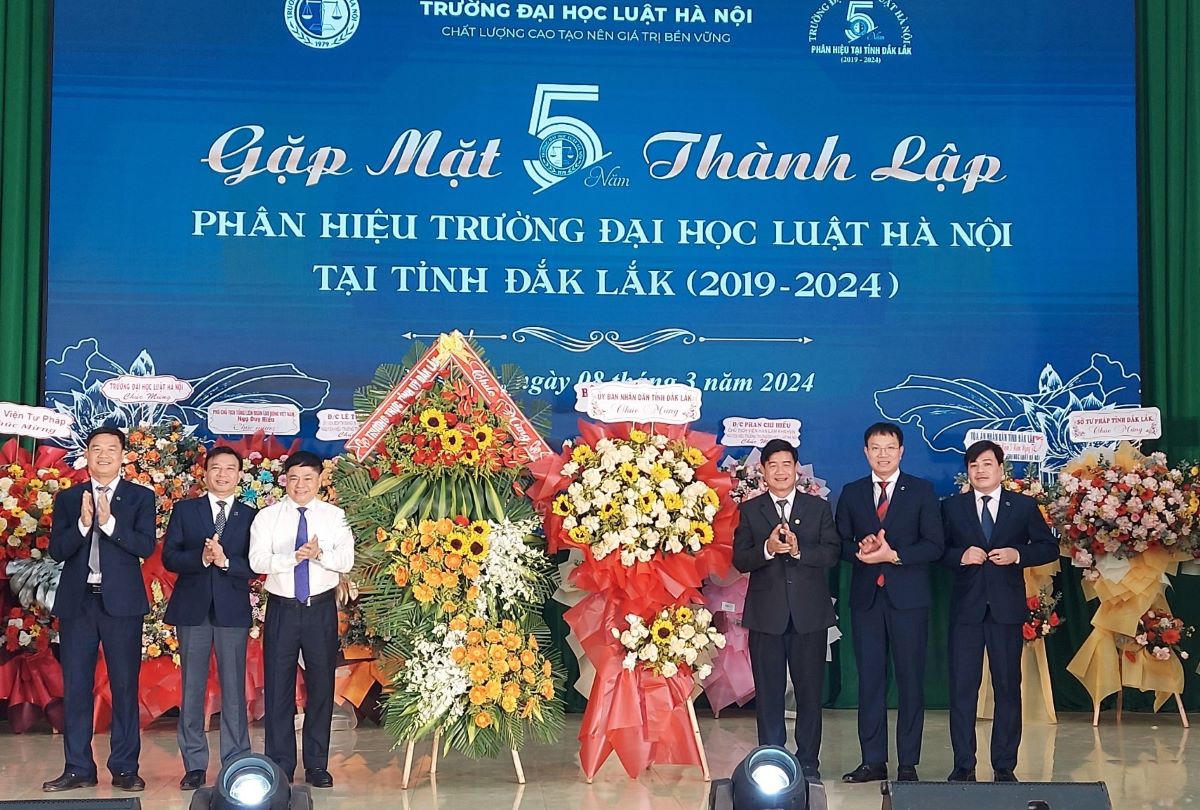 5 năm thành lập Phân hiệu Trường Đại học Luật Hà Nội tại tỉnh Đắk Lắk: Vững bước trong giai đoạn phát triển mới 