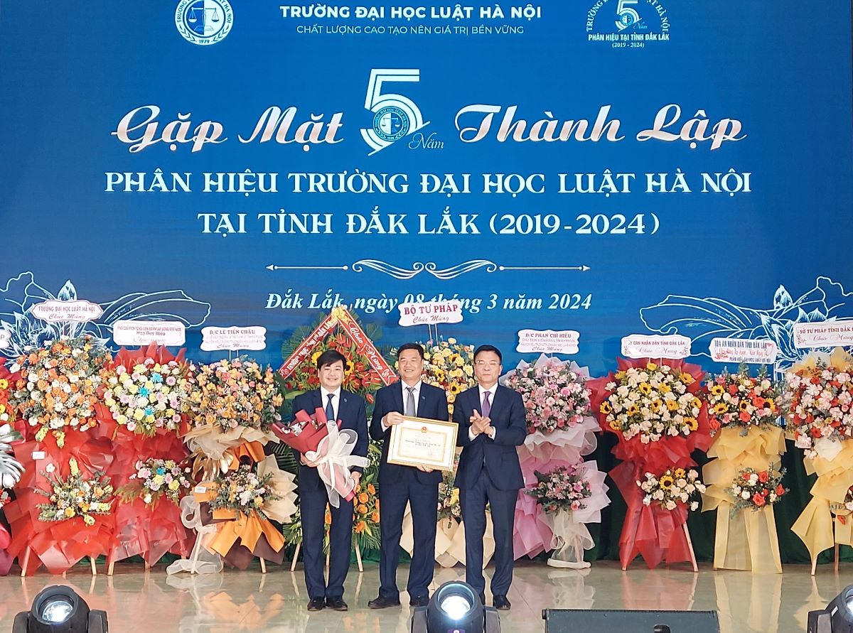 5 năm thành lập Phân hiệu Trường Đại học Luật Hà Nội tại tỉnh Đắk Lắk: Vững bước trong giai đoạn phát triển mới 
