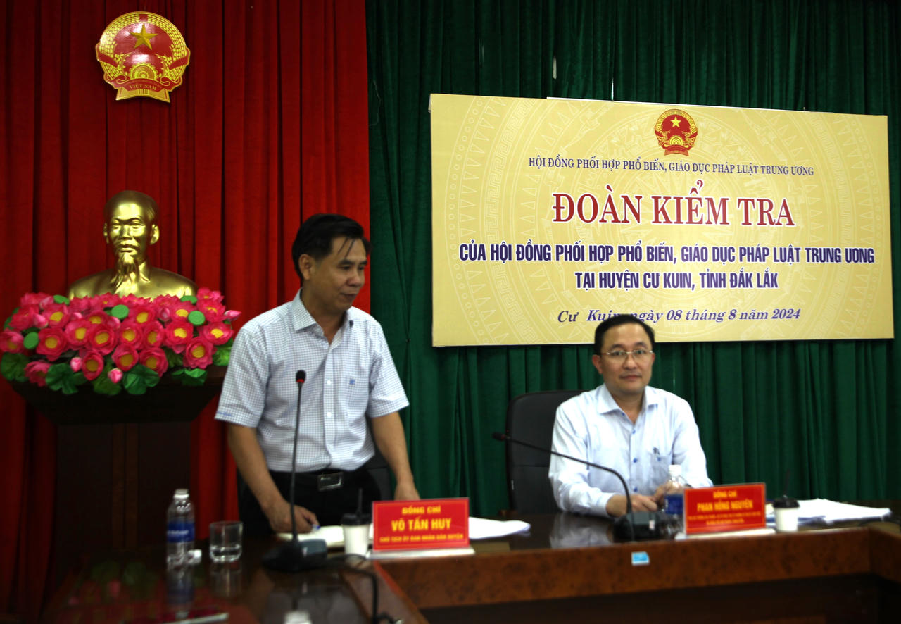 Hội đồng phối hợp PBGDPL Trung ương làm việc với huyện Cư Kuin